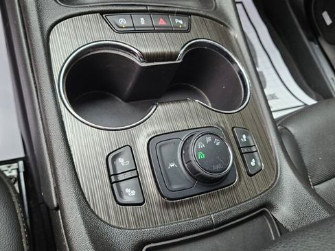 Used 2023 GMC Acadia SLT image 27