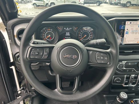 New 2025 Jeep Gladiator Sport image 16