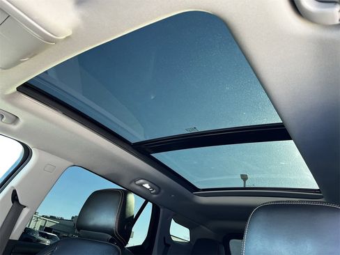 Used 2021 GMC Terrain SLT w/ Infotainment Package II image 23