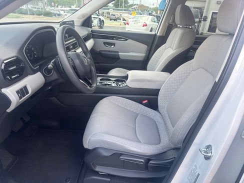 Used 2023 Honda Pilot LX image 11