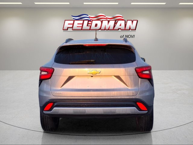 Used 2024 Chevrolet Trax LT w/ LT Convenience Package FWD image 4