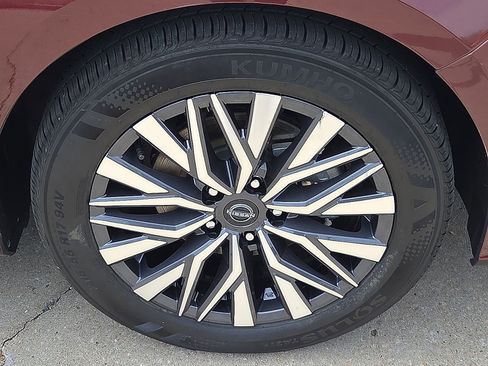 Used 2025 Nissan Altima 2.5 SV FWD image 7