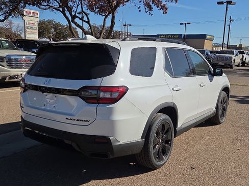 New 2026 Honda Pilot Black Edition image 4