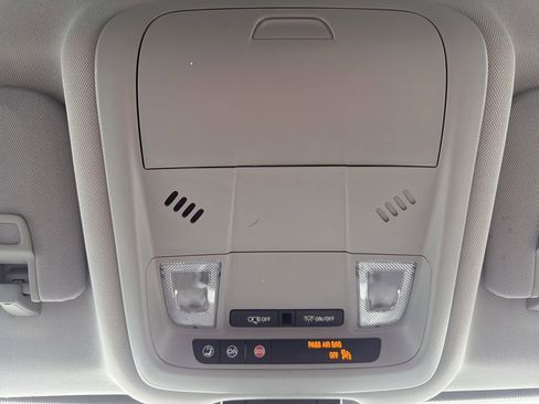 Used 2024 GMC Terrain SLE w/ LPO, Floor Liner Package image 32