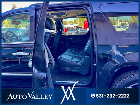 Used 2011 Cadillac Escalade ESV Premium image 21