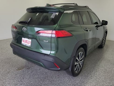 Used 2024 Toyota Corolla Cross XLE w/ Convenience Package FWD image 5