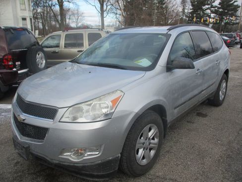 Used 2011 Chevrolet Traverse LS image 1