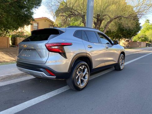 Used 2025 Chevrolet Trax LT w/ Driver Confidence Package image 3