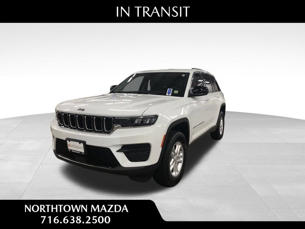 Used 2024 Jeep Grand Cherokee Laredo AWD/4WD image 1