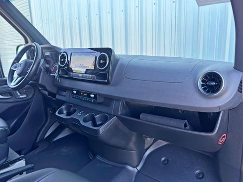 Used 2023 Mercedes-Benz Sprinter 2500 image 14