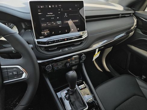 New 2026 Jeep Compass Latitude image 16