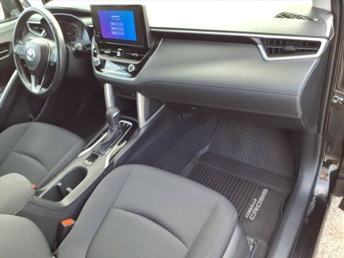 Used 2023 Toyota Corolla Cross LE w/ Moonroof Package AWD/4WD image 19