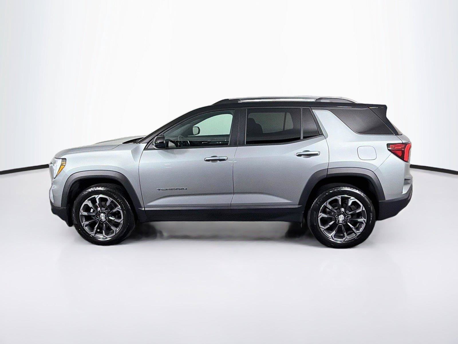 Used 2025 GMC Terrain Elevation w/ Elevation Premium Package AWD/4WD image 8