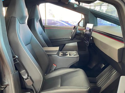 Used 2024 Tesla Cybertruck AWD Crew Cab image 27