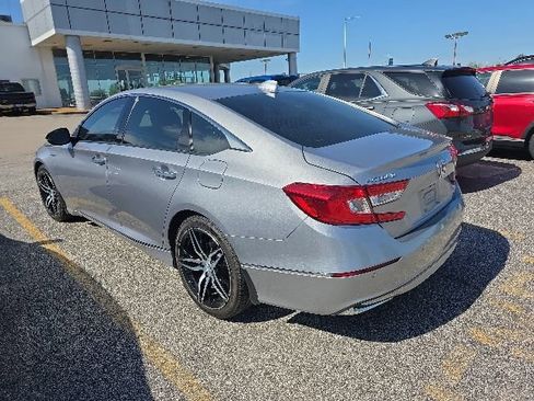Used 2021 Honda Accord Touring image 2