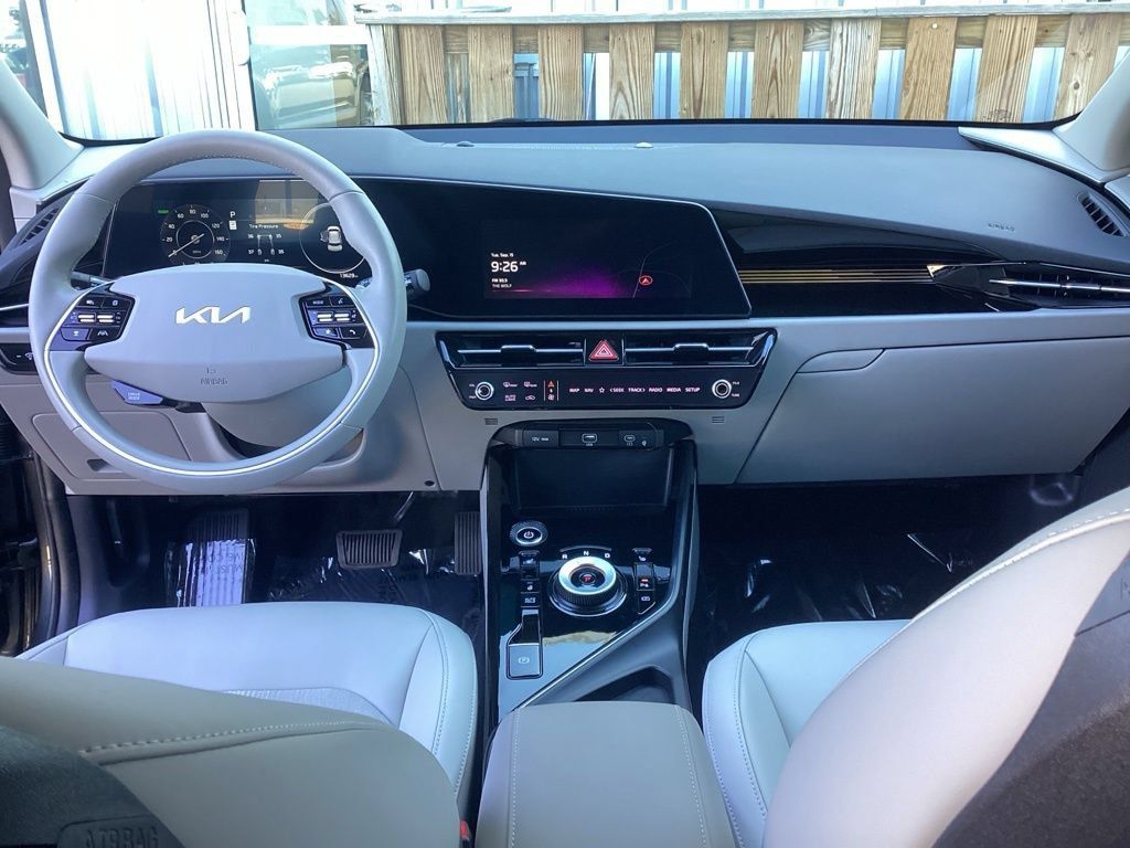 Certified 2023 Kia Niro Wind w/ Wind Preserve Package FWD image 18
