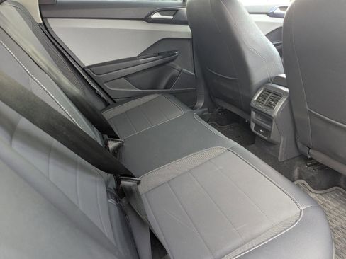 Used 2022 Volkswagen Taos SE image 14
