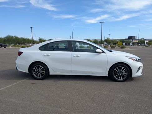 Used 2024 Kia Forte LXS FWD image 6
