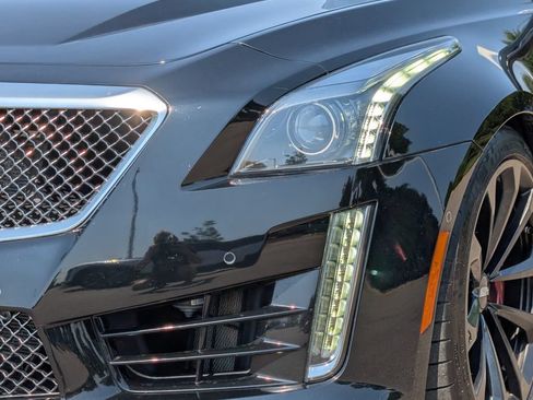Used 2018 Cadillac CTS V w/ Luxury Package RWD image 8