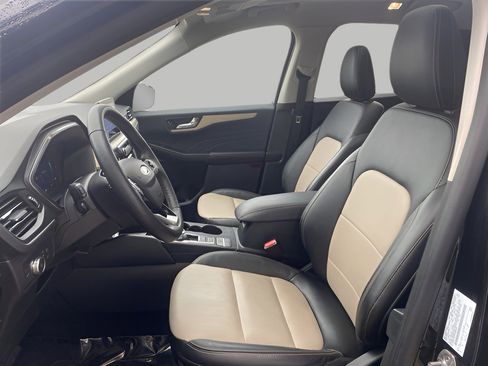 Certified 2022 Ford Escape Titanium w/ Titanium Elite Package image 10