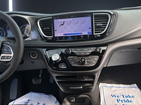 New 2026 Chrysler Pacifica Select FWD image 11
