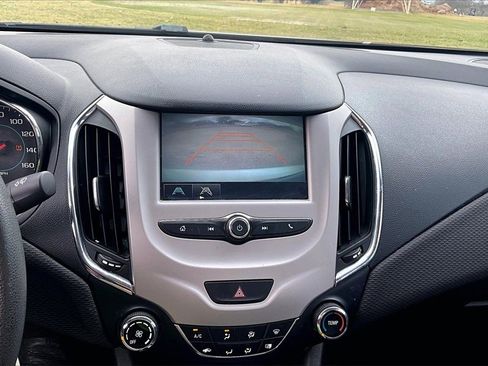 Used 2018 Chevrolet Cruze LS image 23