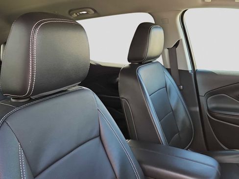 Used 2024 GMC Terrain SLT image 17