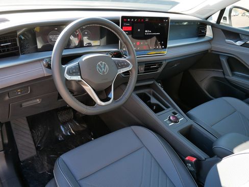 New 2026 Volkswagen Tiguan SE AWD/4WD image 8