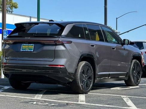 New 2025 Jeep Wagoneer S Launch Edition image 4