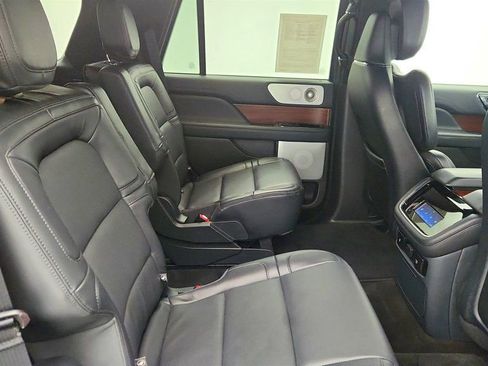 Used 2023 Lincoln Navigator Reserve image 24