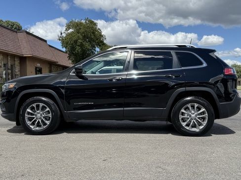 Used 2019 Jeep Cherokee Latitude Plus w/ Cold Weather Group image 2