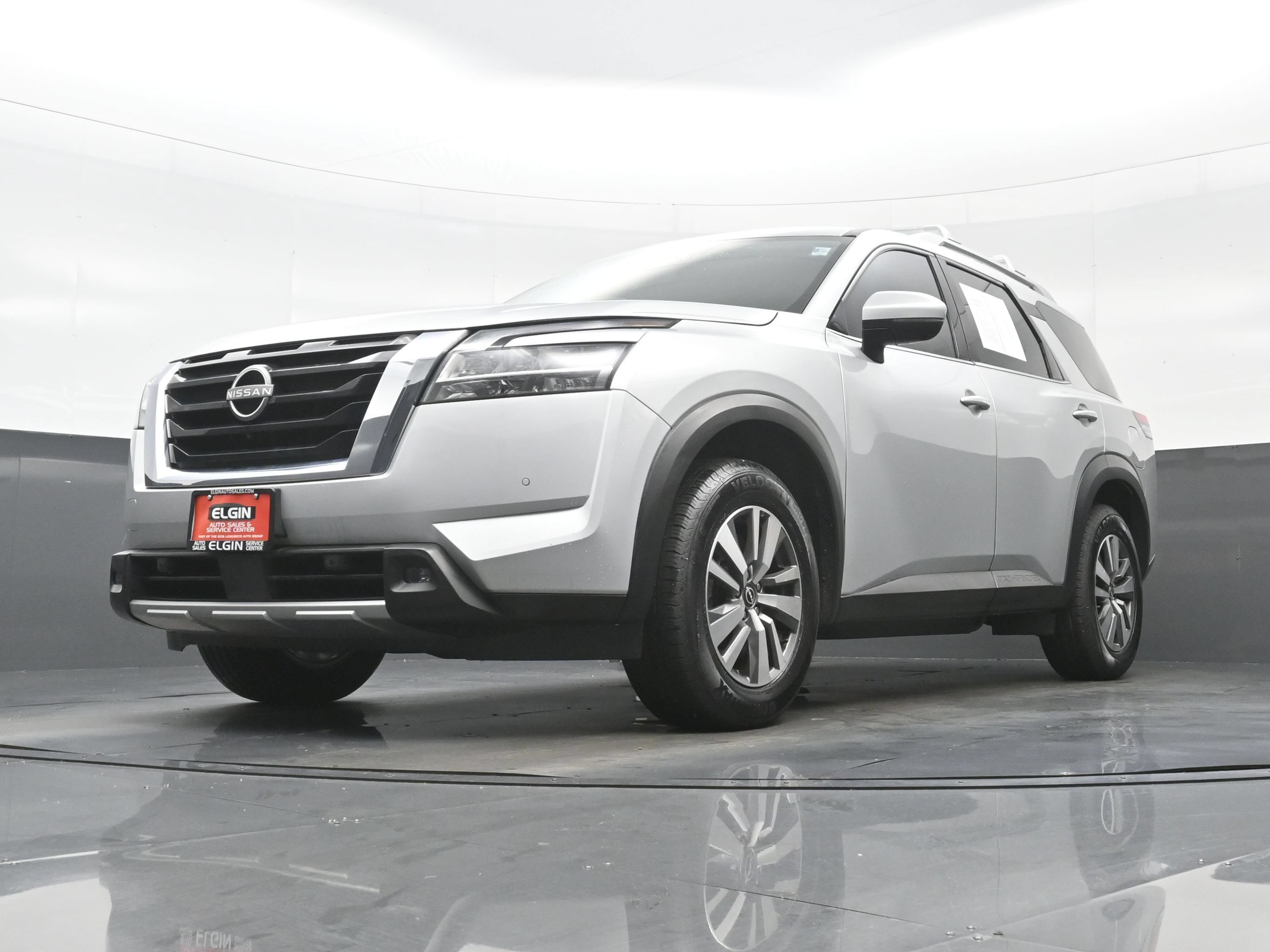 Used 2023 Nissan Pathfinder SL AWD/4WD image 28