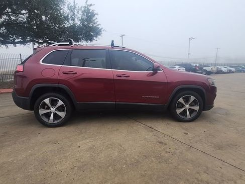 Used 2019 Jeep Cherokee Limited FWD image 2