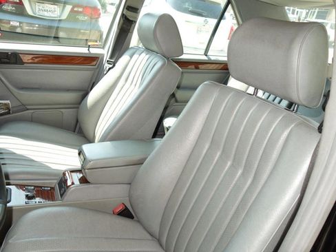 Used 1993 Mercedes-Benz 300 D image 16