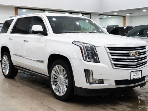 Used 2018 Cadillac Escalade Platinum image 3