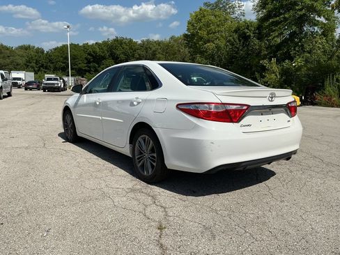 Used 2016 Toyota Camry SE FWD image 3