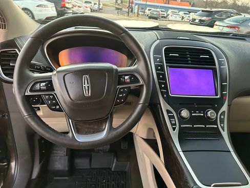 Used 2019 Lincoln Nautilus Reserve w/ Ultimate Package image 10