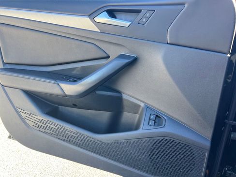 Used 2024 Volkswagen Jetta SE image 16