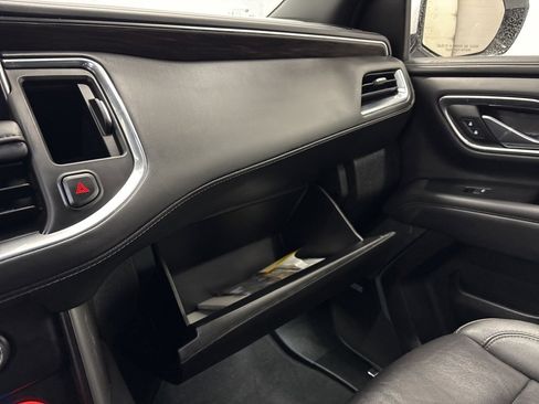 Used 2024 Chevrolet Suburban LT image 17