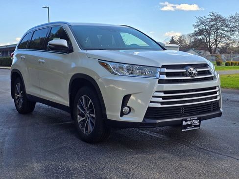 Used 2019 Toyota Highlander XLE image 8
