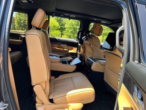 Used 2024 Jeep Grand Wagoneer Series III w/ Rear Seat Video Group 1 AWD/4WD image 58