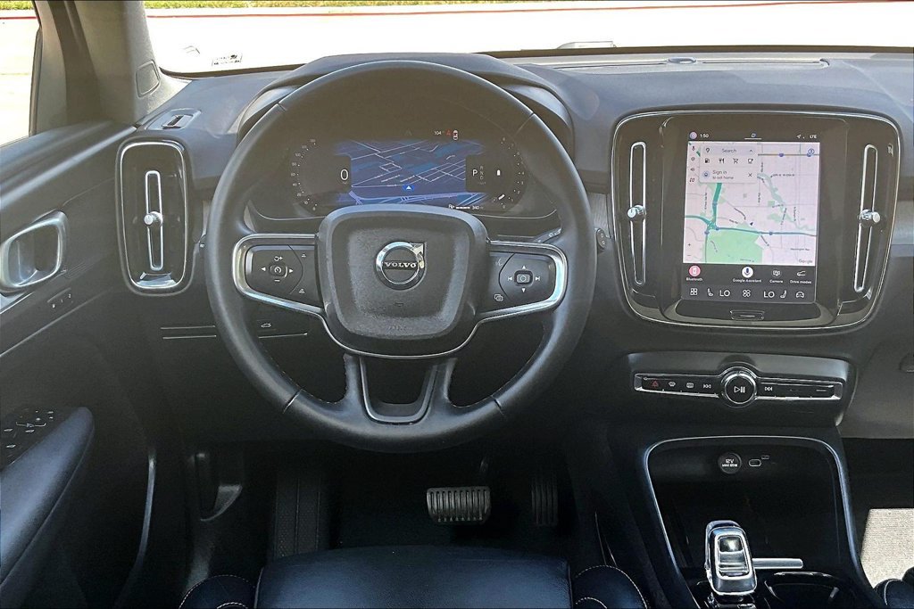 Used 2023 Volvo XC40 B5 Plus AWD/4WD image 7