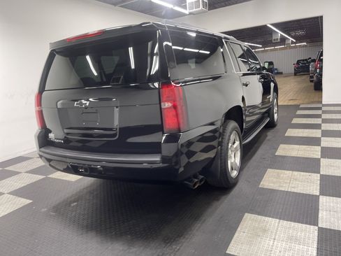 Used 2019 Chevrolet Suburban LT w/ Luxury Package image 5
