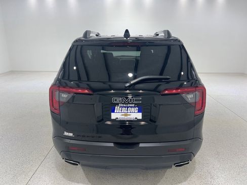 Used 2023 GMC Acadia SLE w/ Driver Convenience Package image 3