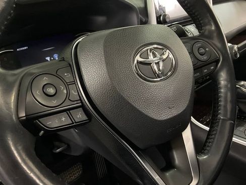 Used 2019 Toyota RAV4 Limited w/ Cold Weather Package AWD/4WD image 18