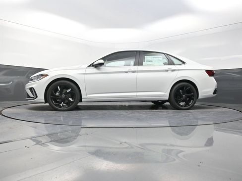 New 2026 Volkswagen Jetta SE FWD image 24