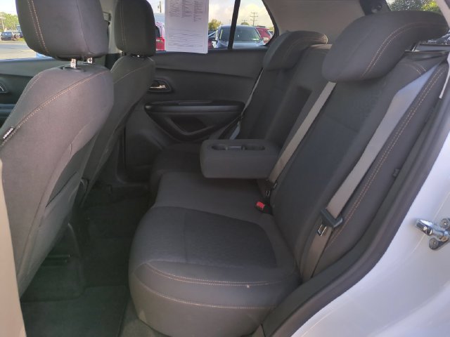 Used 2022 Chevrolet Trax LS w/ Tint and Cruise Package AWD/4WD image 17
