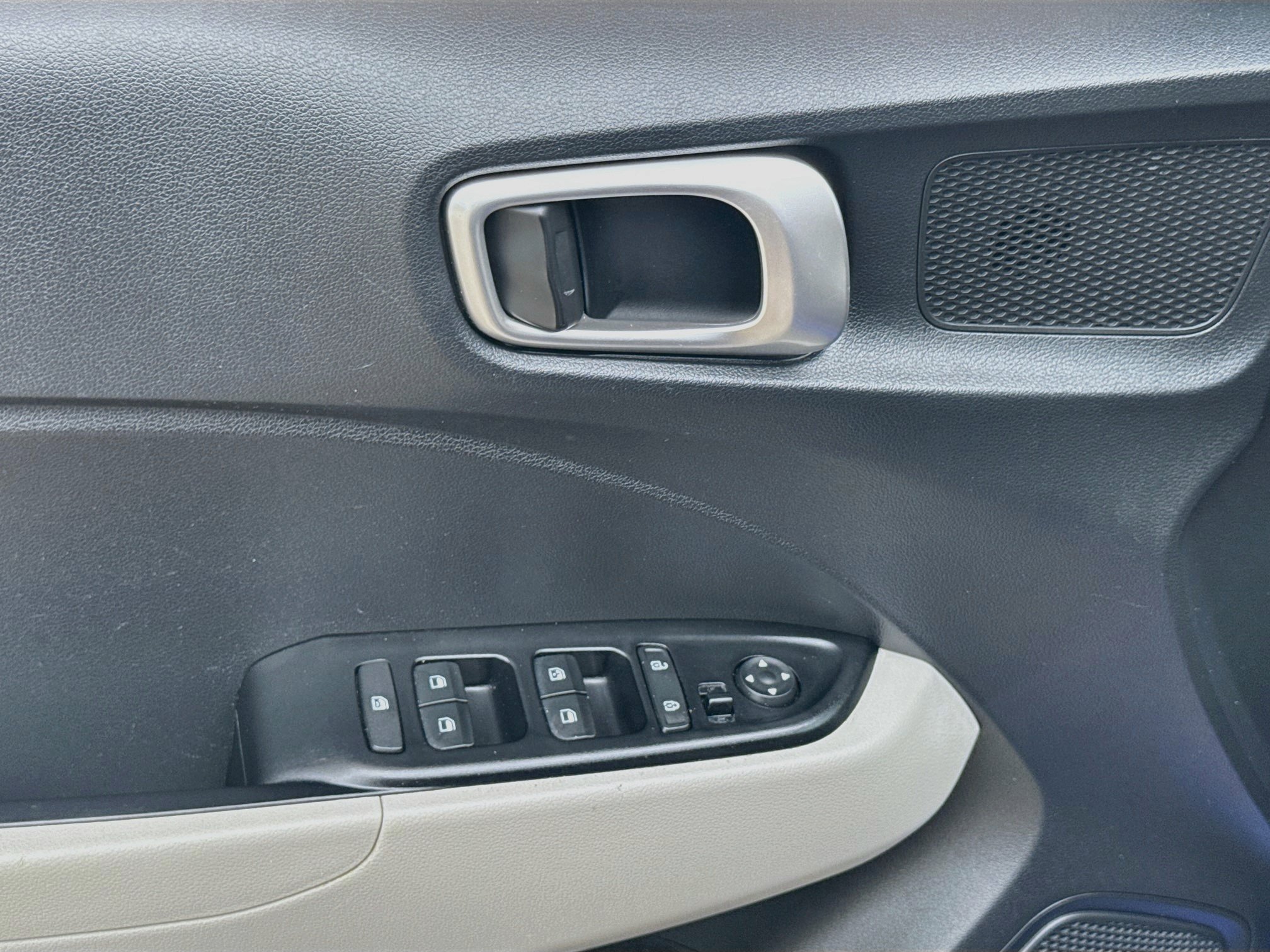 Used 2023 Hyundai Venue SEL FWD image 14