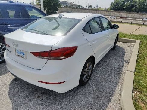 Used 2017 Hyundai Elantra SE FWD image 9
