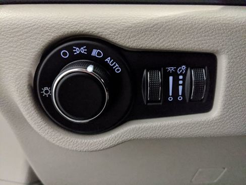 Used 2024 Chrysler Voyager LX FWD image 13